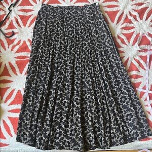 Liz Claiborne Black and Cream Pleated Floral Midi Skirt